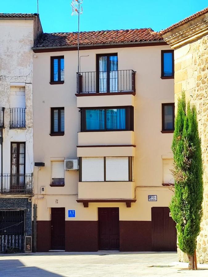 Apartamentos San Martin Plasencia Dış mekan fotoğraf